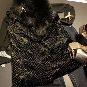 Ivanka Trump Black Velvet Vest w. Faux Fur Collar